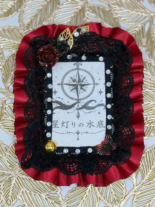 赤い蝶と薔薇のトレカカードケース（レッド）【デコケース】